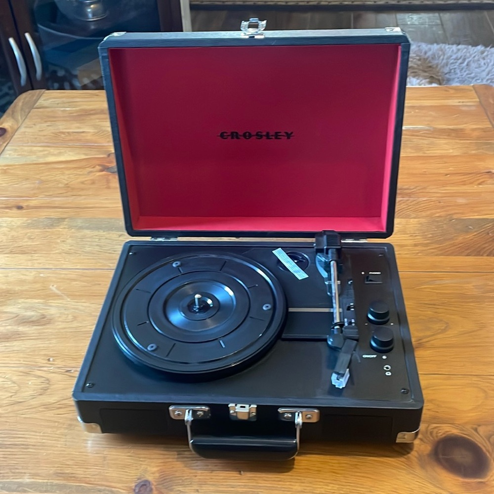 Crosley cruiser vintage in/out suitcase record player turntable / New